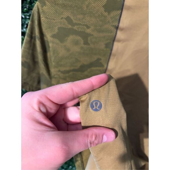 Men's Lululemon Fast Free Short Sleeve Shirt Small Chroma Camo Auric Green - Picture 4 of 4